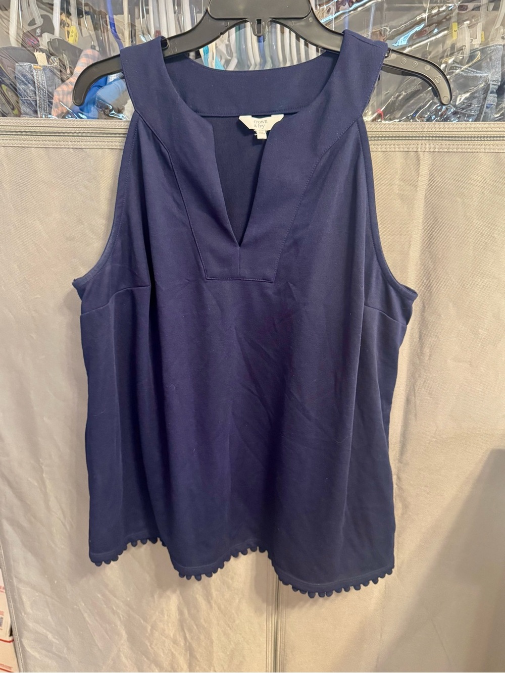 Crown & Ivy Navy Sleeveless V-Neck Tank Top- Size XL